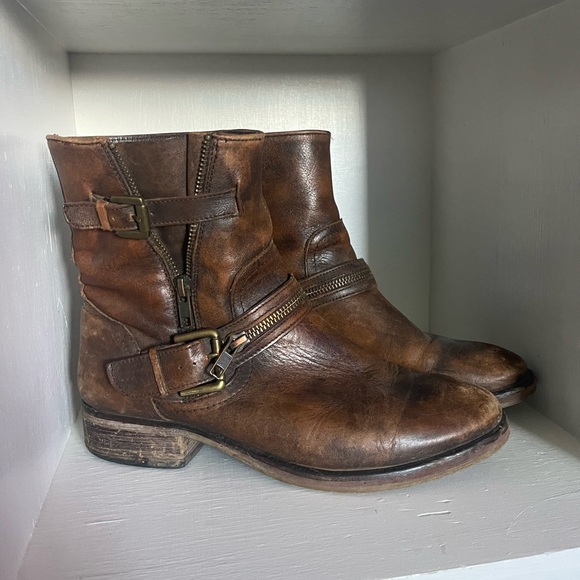 Brown booties - Picture 1 of 4